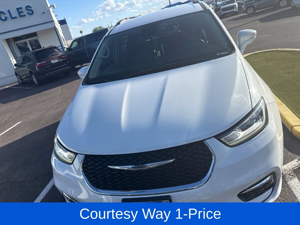 Used 2021 Chrysler Pacifica Touring-L FWD image 11