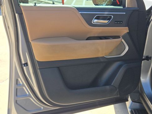 Used 2025 INFINITI QX80 Sensory AWD/4WD image 12