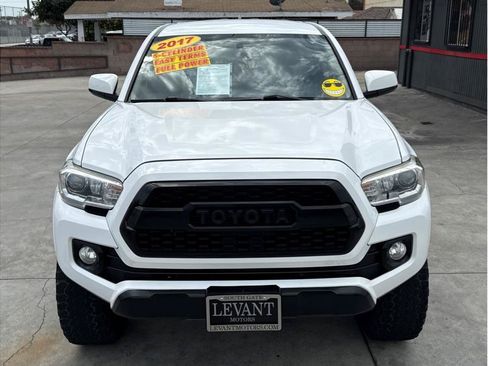 Used 2017 Toyota Tacoma SR5 w/ Tow Package RWD image 2