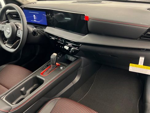 New 2026 Nissan Kicks SR w/ Cold Weather Package FWD image 24