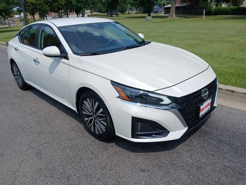 Used 2023 Nissan Altima 2.5 SV FWD image 8