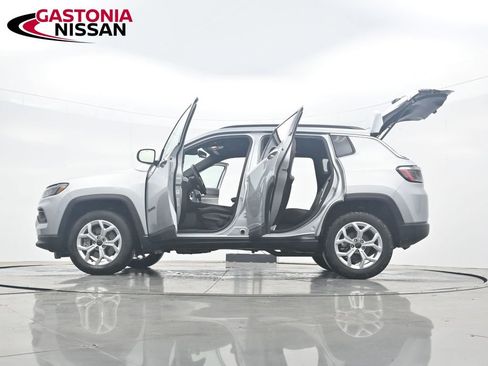 Used 2025 Jeep Compass Latitude AWD/4WD image 44