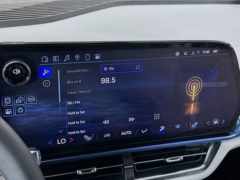 Used 2024 Chevrolet Equinox EV LT image 19