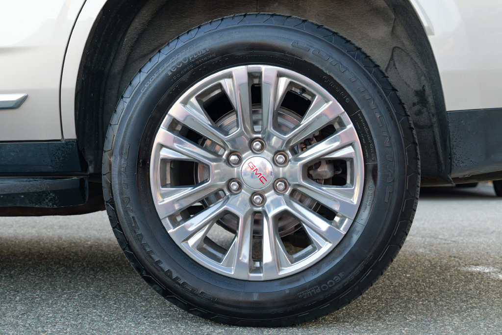 Used 2023 GMC Yukon Denali AWD/4WD image 14