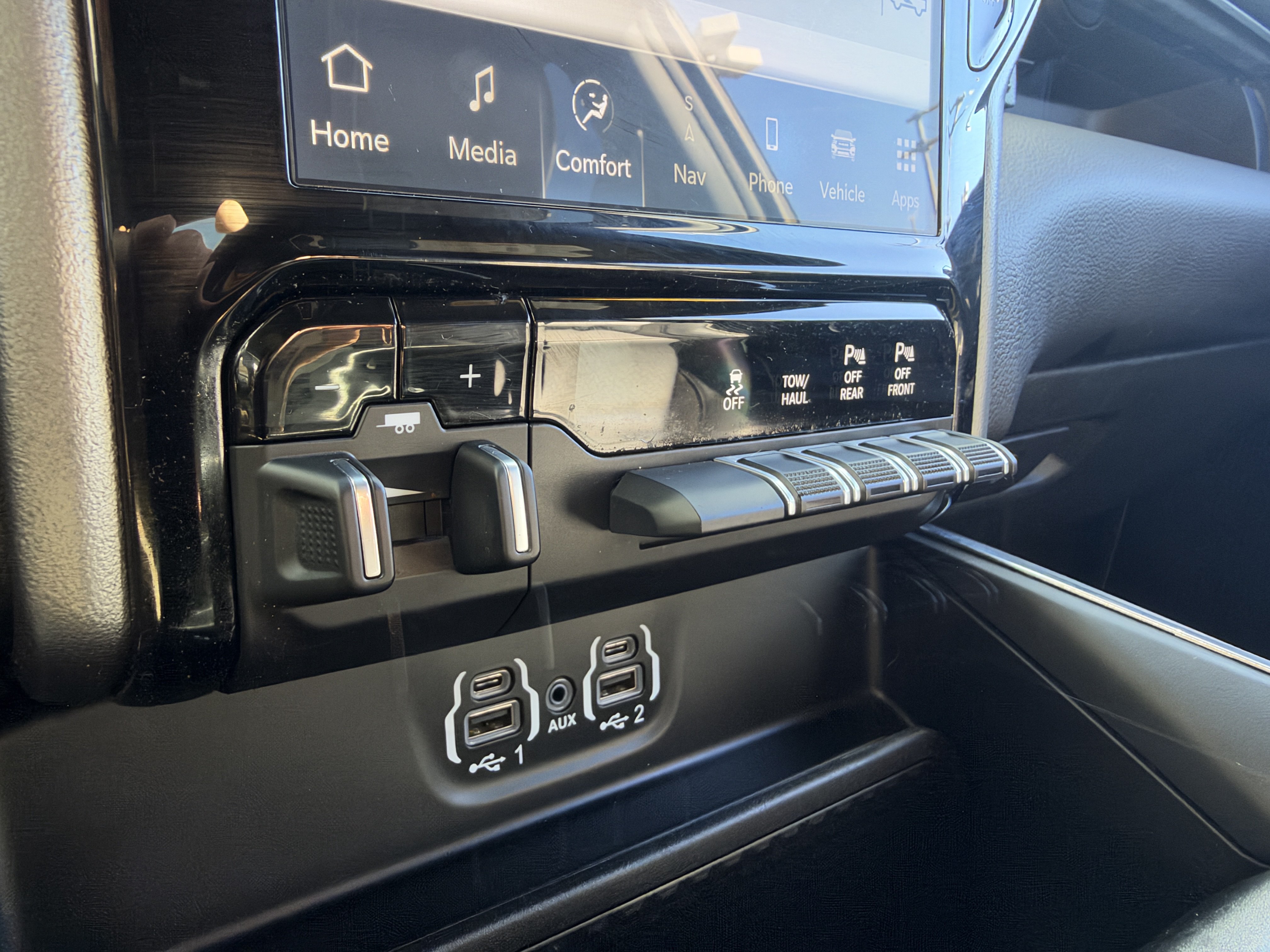 Used 2024 RAM 1500 Laramie AWD/4WD image 43