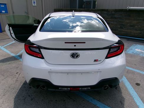 Used 2025 Toyota GR86 Premium w/ Performance Package RWD image 4