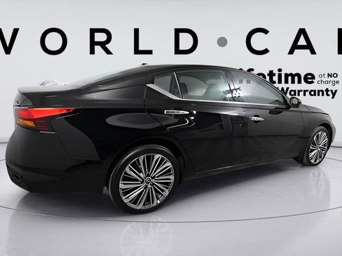 Used 2024 Nissan Altima 2.5 SL AWD/4WD image 7