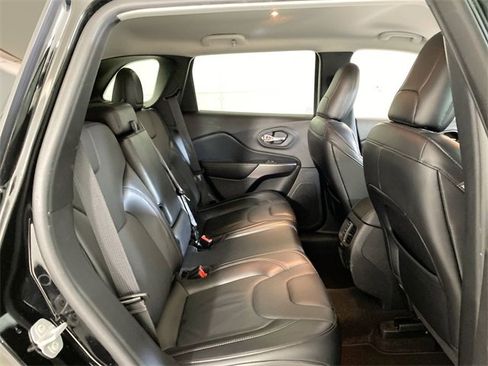 Used 2020 Jeep Cherokee Limited image 31