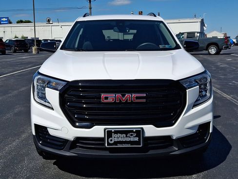 Used 2023 GMC Terrain SLE w/ Driver Convenience Package AWD/4WD image 2