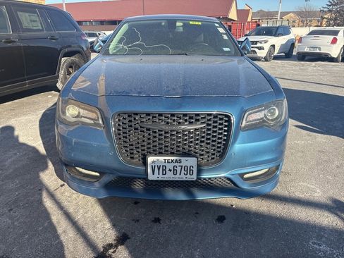 Used 2022 Chrysler 300 Touring L w/ Popular Equipment Group image 2