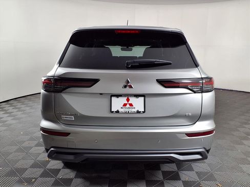 New 2025 Mitsubishi Outlander SE image 6