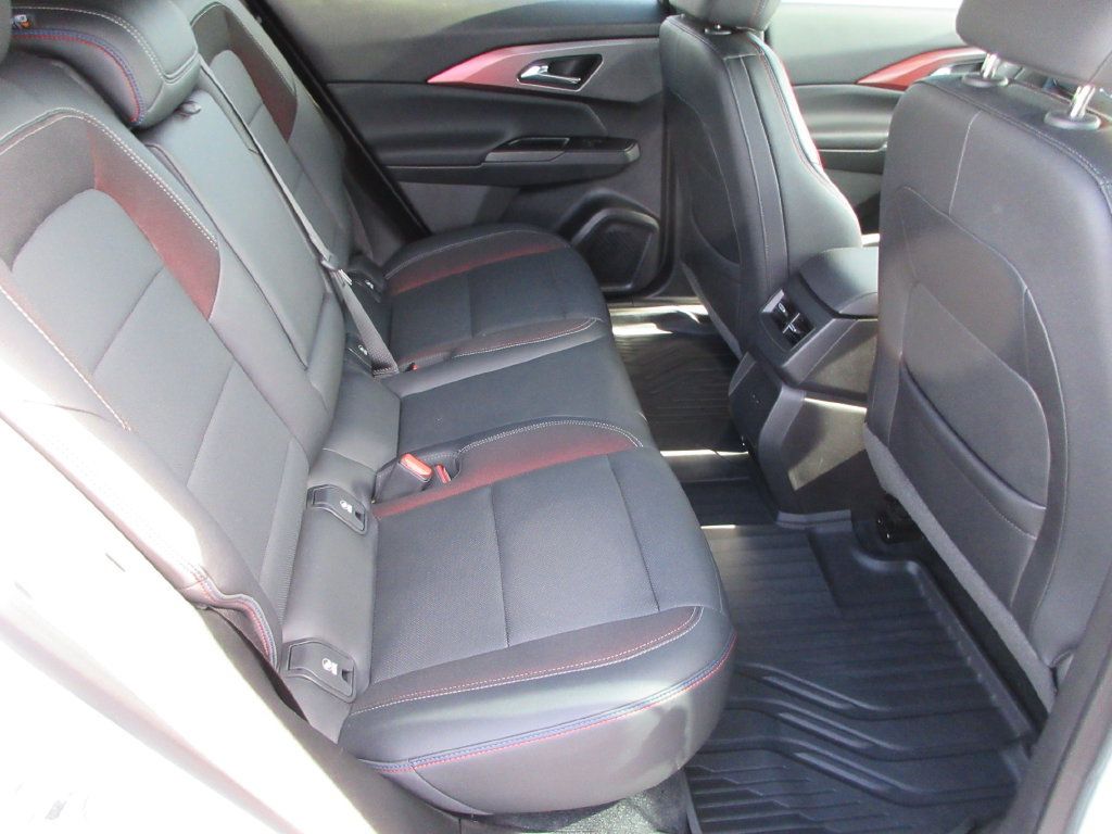 Certified 2024 Chevrolet Equinox EV RS FWD image 18