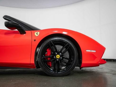 Used 2018 Ferrari 488 Spider RWD image 11