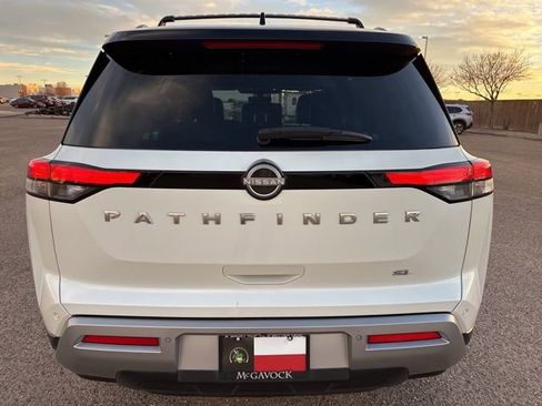 Certified 2023 Nissan Pathfinder SL w/ Lighting Package (N92) image 5
