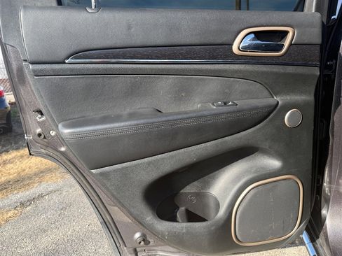 Used 2015 Jeep Grand Cherokee Summit image 36