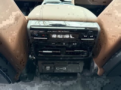 Used 2023 Acura MDX SH-AWD w/ Technology Package image 16