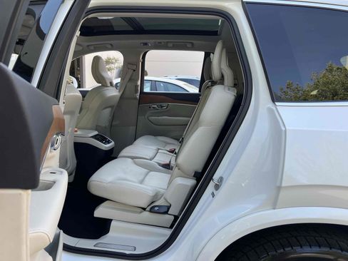 Used 2022 Volvo XC90 T6 Momentum w/ Advanced Package AWD/4WD image 21