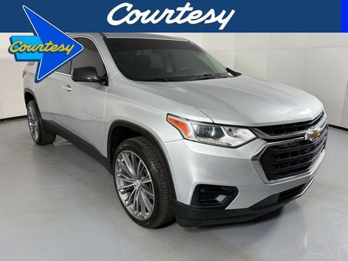 Used 2020 Chevrolet Traverse LS image 1
