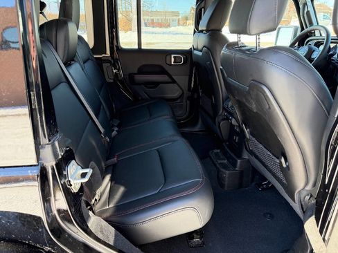 Used 2024 Jeep Wrangler Unlimited Rubicon image 23
