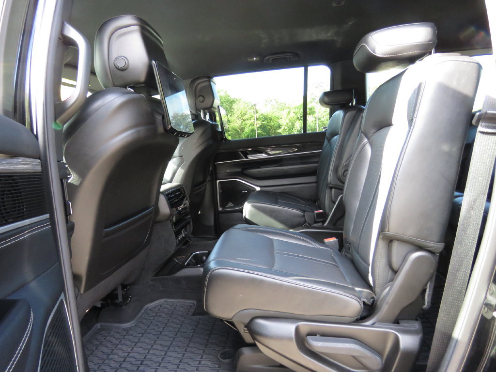 Used 2022 Jeep Wagoneer Series III w/ Rear Seat Video Group 1 AWD/4WD image 21