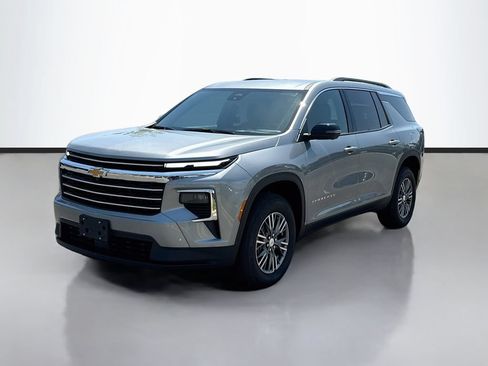 Used 2026 Chevrolet Traverse LT w/ Driver Confidence Package FWD image 3