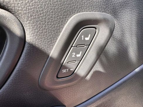 Used 2025 Honda Pilot EX-L image 10