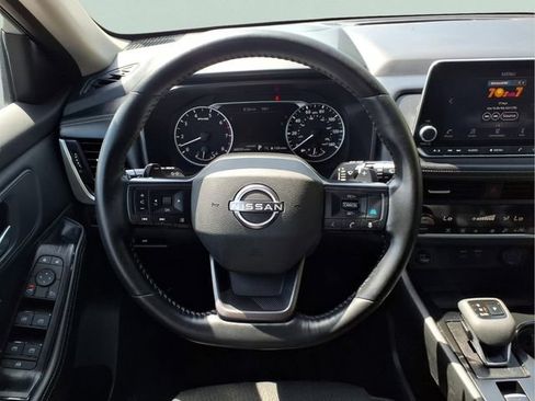 Used 2025 Nissan Rogue SV FWD image 20