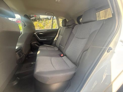 Used 2021 Toyota RAV4 XLE AWD/4WD image 20