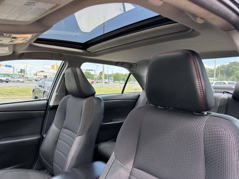 Used 2017 Toyota Camry SE w/ Moonroof Package FWD image 16