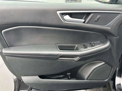 Used 2024 Ford Edge SEL w/ Convenience Package image 9