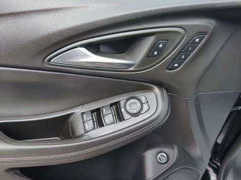 Used 2023 Buick Encore GX Essence image 12