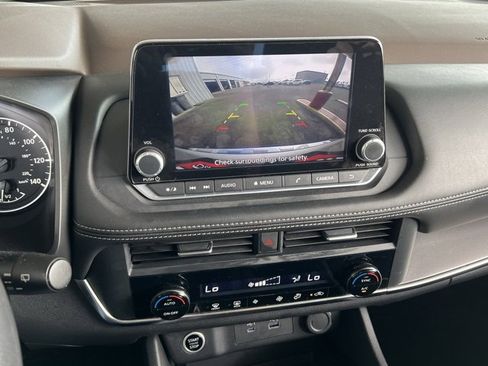 Used 2023 Nissan Rogue SV image 13