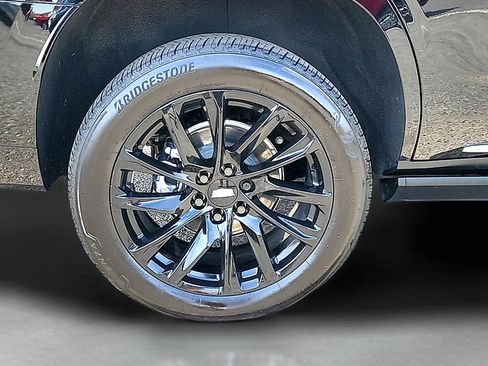 Certified 2026 Cadillac Escalade Luxury AWD/4WD image 9