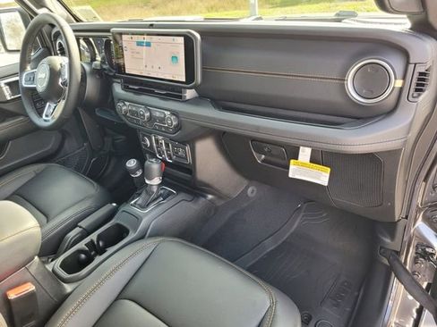 New 2026 Jeep Wrangler Unlimited Sahara AWD/4WD image 18