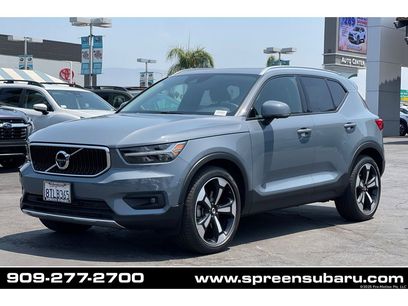 Used 2021 Volvo XC40 T5 Momentum w/ Premium Package