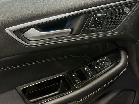 Used 2019 Ford Edge Titanium w/ Equipment Group 301A image 22