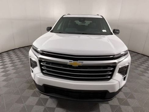 New 2026 Chevrolet Traverse LT w/ Sun and Wheel Package image 3