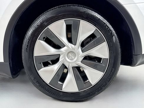 Used 2023 Tesla Model Y Long Range AWD/4WD image 9