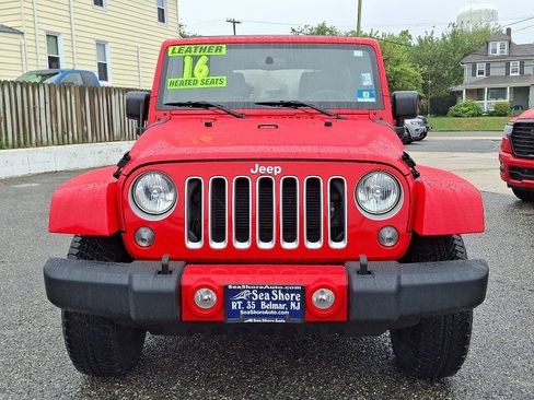 Used 2016 Jeep Wrangler Unlimited Sahara w/ Dual Top Group AWD/4WD image 2