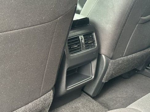 Used 2024 Nissan Rogue S image 14