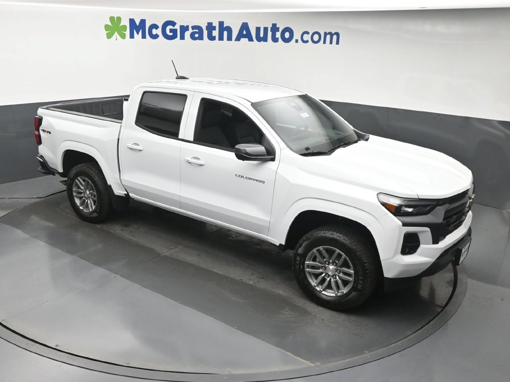 New 2026 Chevrolet Colorado LT w/ LT Convenience Package AWD/4WD image 3