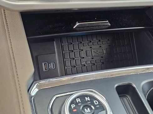 Used 2023 Ford Expedition XLT image 24