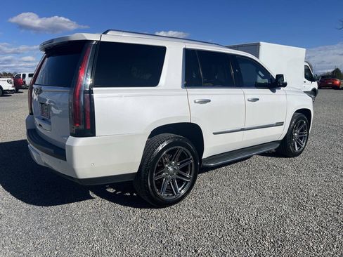 Used 2017 Cadillac Escalade Luxury RWD image 4