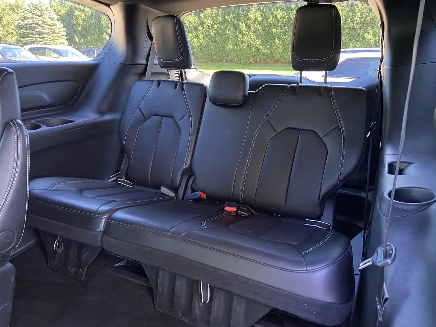 Used 2025 Chrysler Pacifica Select FWD image 25