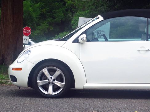 Used 2007 Volkswagen Beetle Triple White Edition FWD image 24