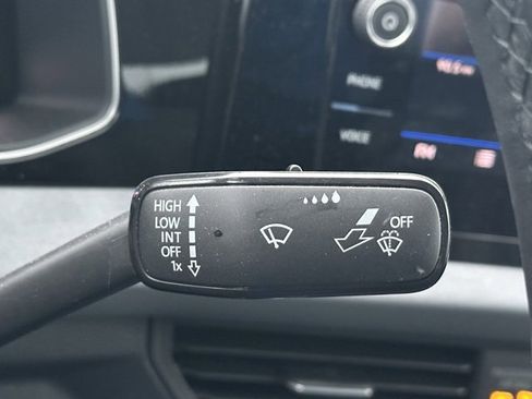 Certified 2025 Volkswagen Jetta SE image 37