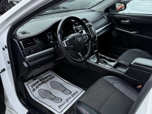 Used 2016 Toyota Camry SE image 10