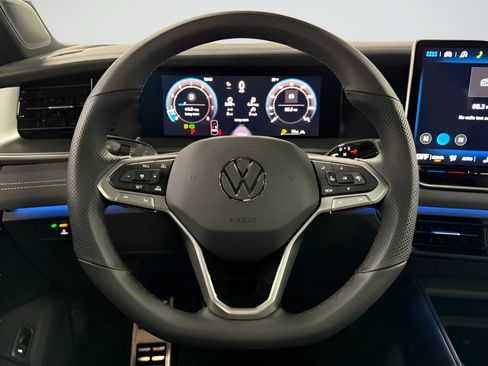 New 2026 Volkswagen Tiguan SE R-Line AWD/4WD image 11