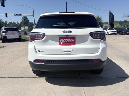 Used 2019 Jeep Compass Latitude FWD image 5