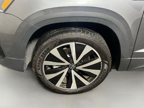 Used 2024 Volkswagen Taos SE image 13